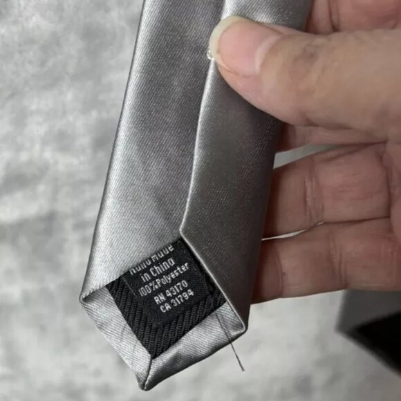 Geoffrey Beene Necktie - Picture 3 of 5